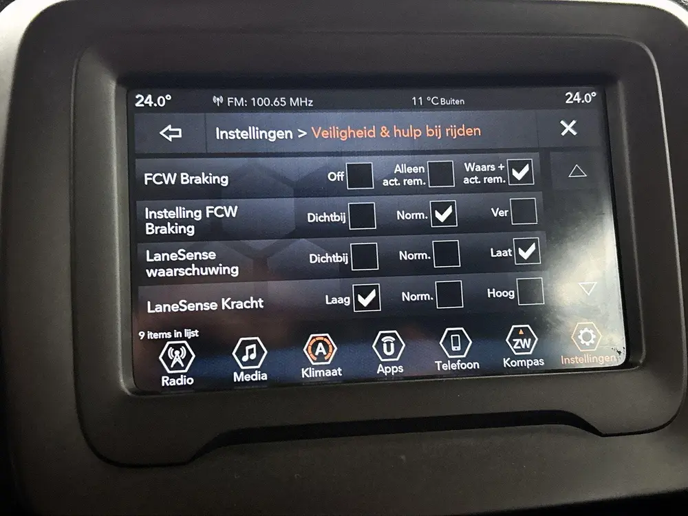 Jeep Renegade 1.3T-e Limited | Climate control | Apple Carpl uit 2019, foto 11