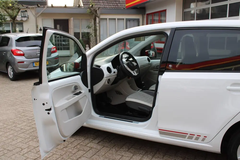 Volkswagen Up! 1.0 60PK 5D BEATS / AIRCO / LMV uit 2019, foto 13