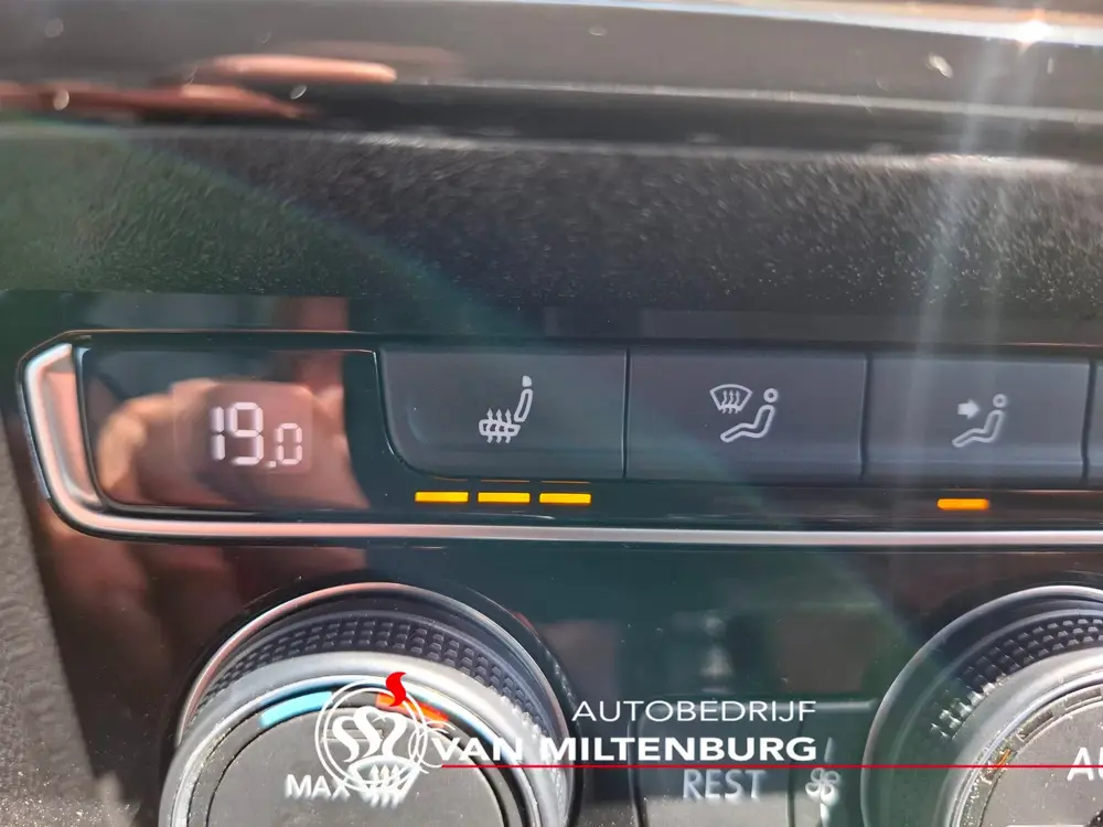 Volkswagen Passat Variant 1.5 TSI Highline Business R Digi d uit 2019, foto 12