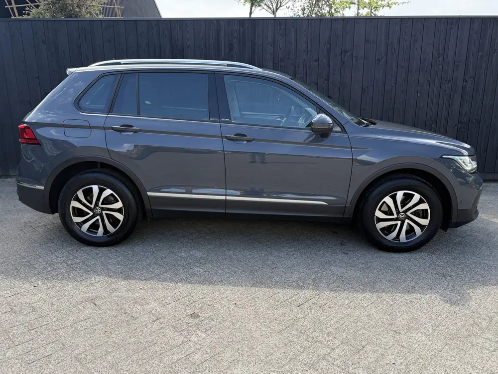 Volkswagen Tiguan 1.4 TSI eHybrid Life (bj 2023, automaat) uit 2023, foto 2