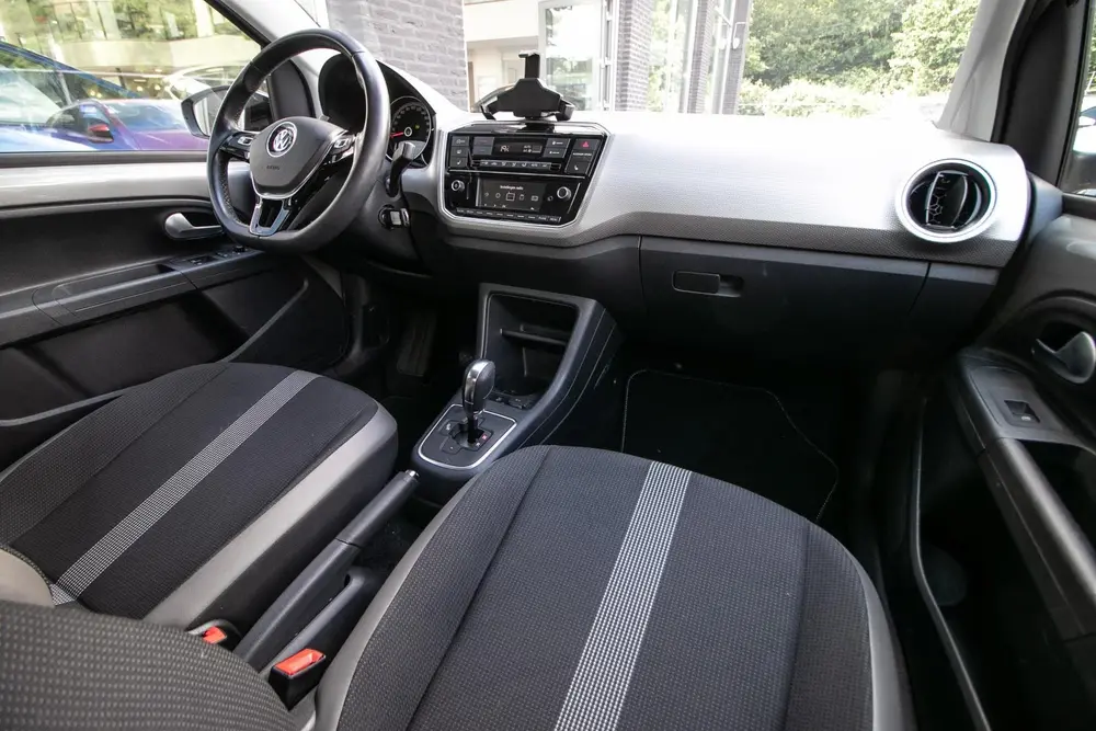 Volkswagen Up! 1.0 BMT high up Automaat | Cruise | PDC | DAB uit 2019, foto 4