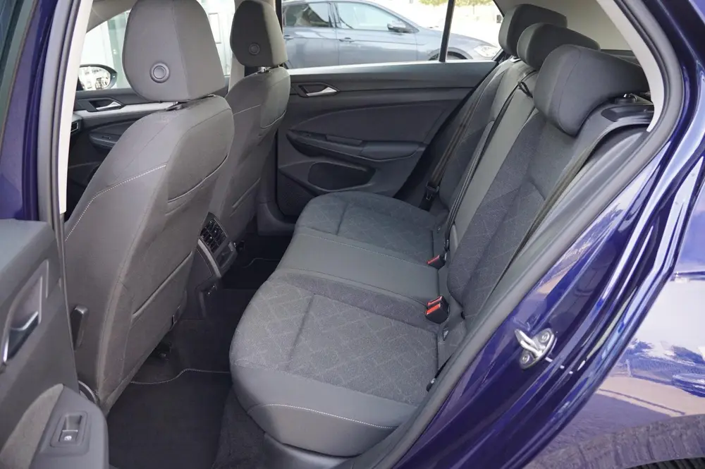 Volkswagen Golf 1.0 eTSI 110pk DSG Life | Navigatie | Apple uit 2023, foto 16
