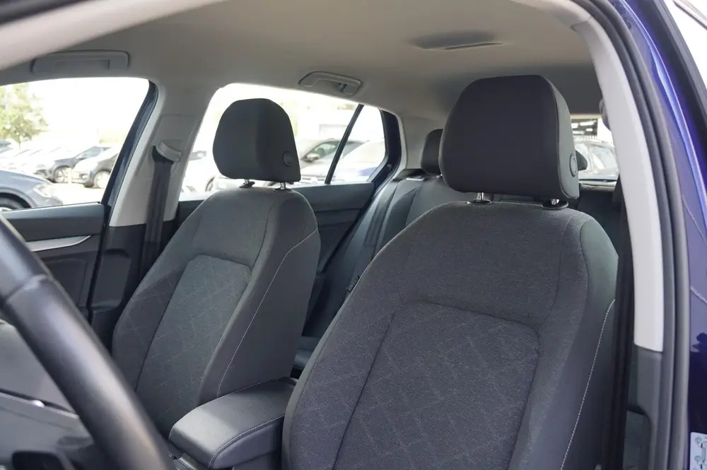 Volkswagen Golf 1.0 eTSI 110pk DSG Life | Navigatie | Apple uit 2023, foto 4