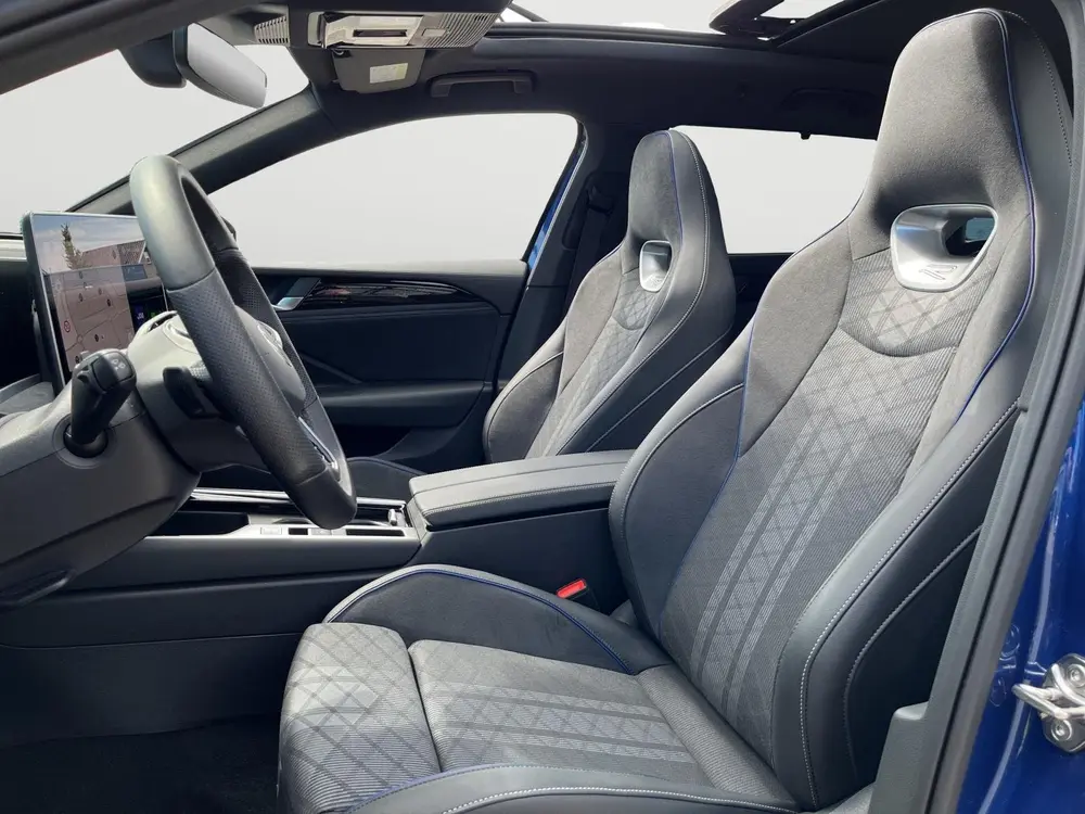 Volkswagen Passat Variant 1.5 eHybrid R-Line | Pano | Trekha uit 2025, foto 3