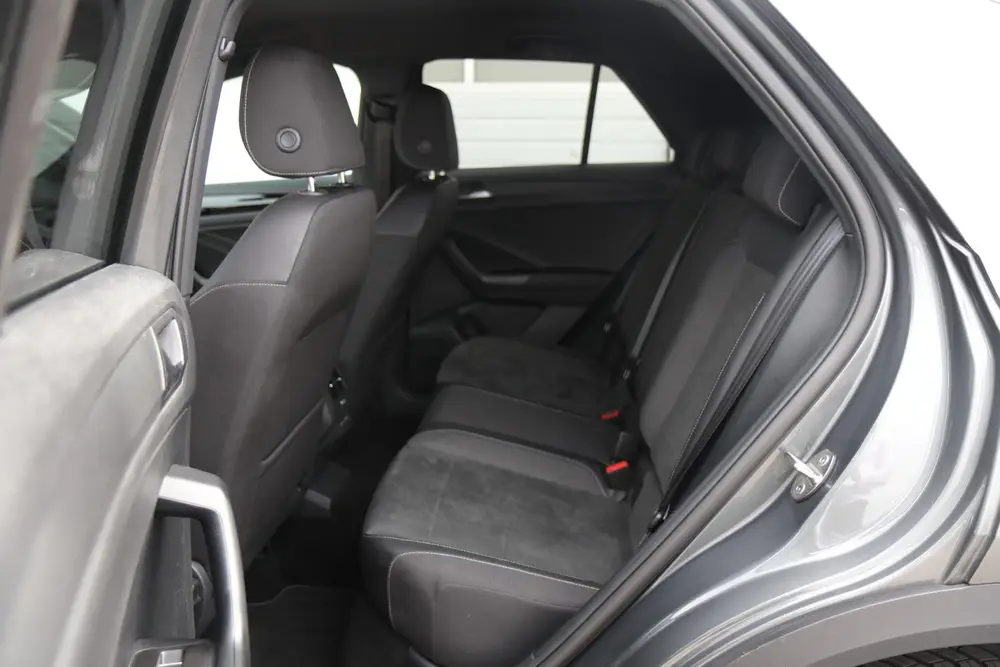 Volkswagen T-Roc 1.5 TSI 150pk DSG R-Line | Trekhaak | Navig uit 2025, foto 17