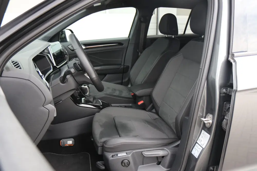 Volkswagen T-Roc 1.5 TSI 150pk DSG R-Line | Trekhaak | Navig uit 2025, foto 4