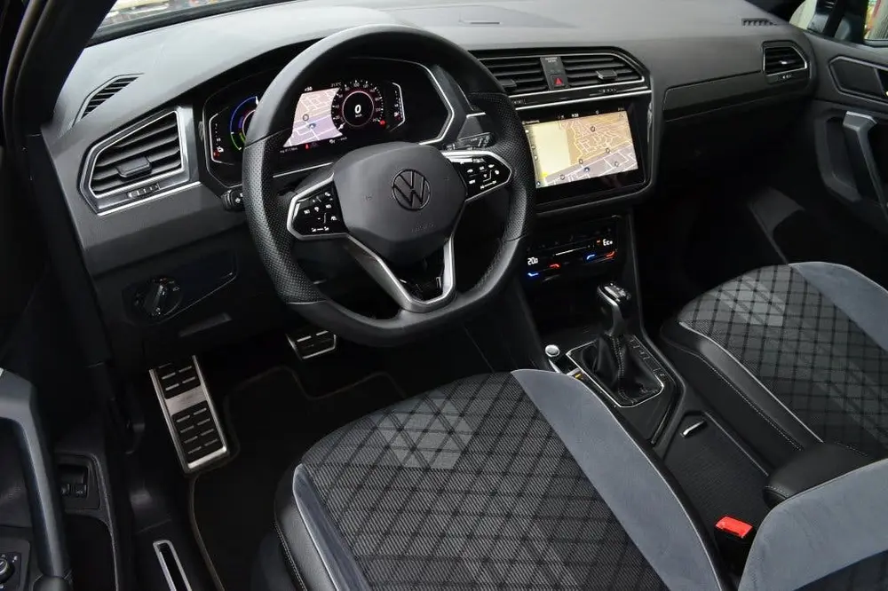 Volkswagen Tiguan 1.4 TSI R-Line eHybrid Black Edition IQ Li uit 2021, foto 6