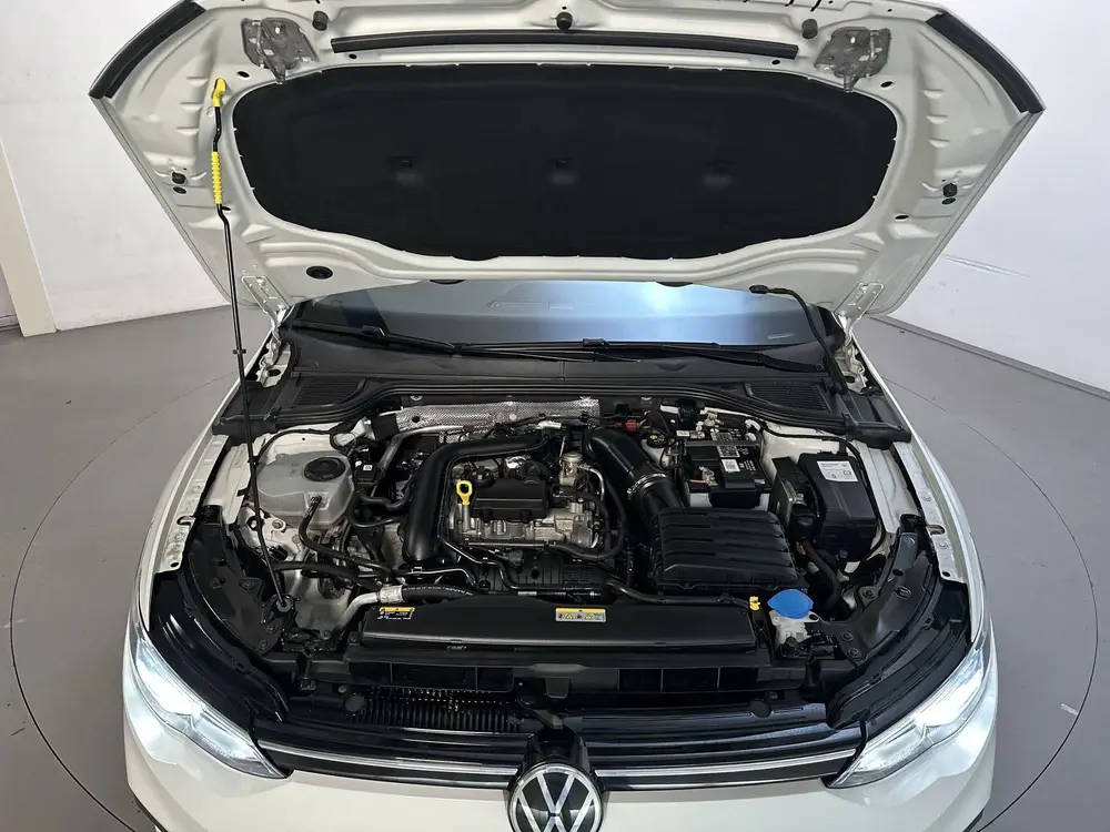 Volkswagen Golf 1.0 eTSI DSG Life Business Alcantara Sfeerve uit 2021, foto 17
