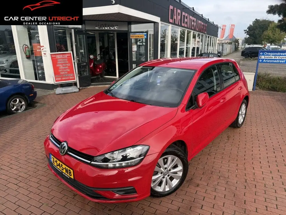 Volkswagen Golf 1.0 TSI Trendline 6vers airco camera navi uit 2019