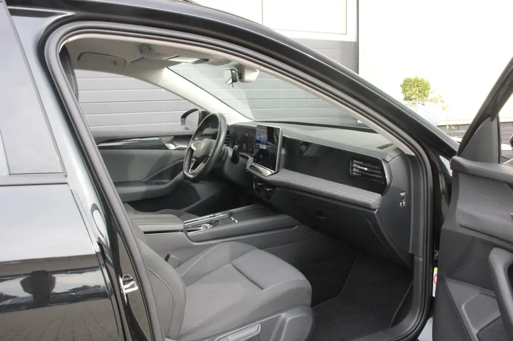 Volkswagen Passat Variant 1.5 eTSI Business | Camera | Carpl uit 2024, foto 4