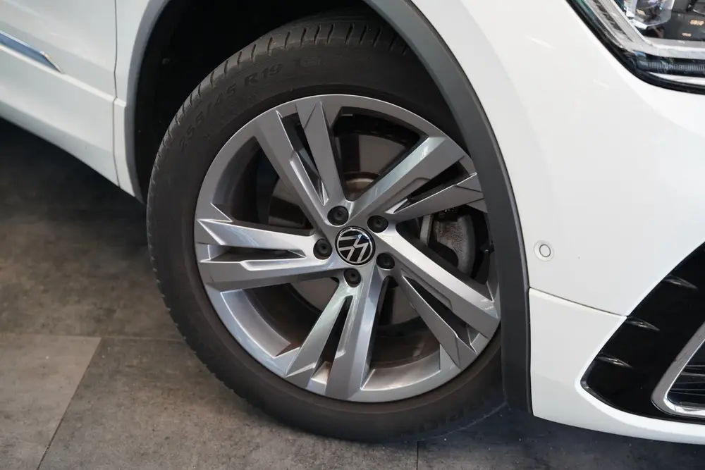 Volkswagen Tiguan 1.4 TSI eHybrid R-Line Business Panoramada uit 2024, foto 4