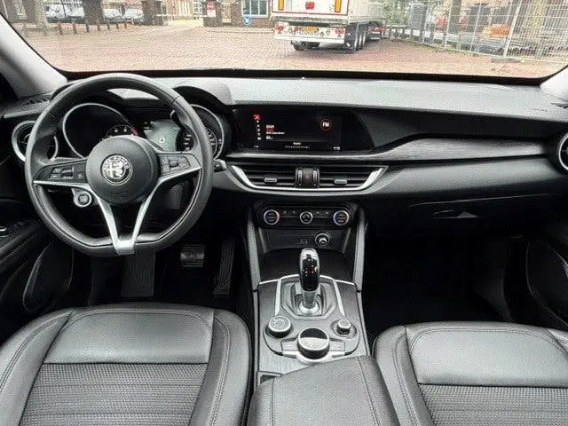 Alfa Romeo Stelvio 2.0 T AWD Q4 200PK Leer Navi Trekhaak Key uit 2019, foto 16