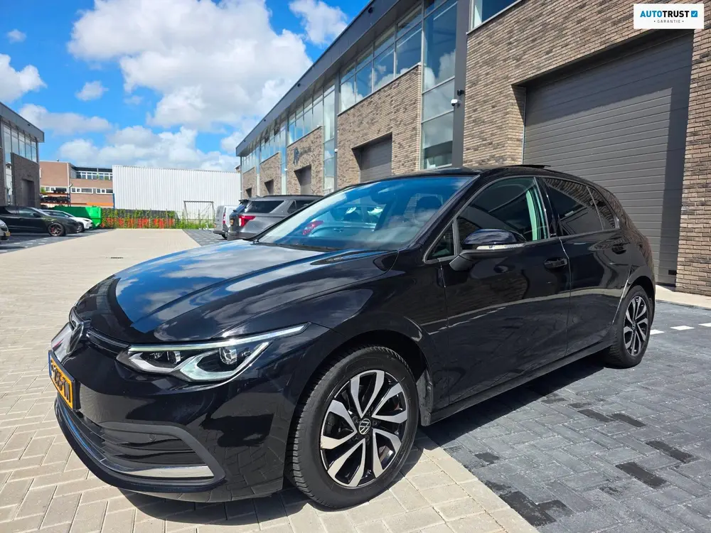 Volkswagen Golf 1.5 eTSI Active Automaat/ Panoramadak uit 2022