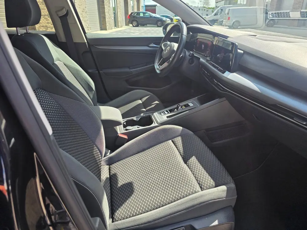 Volkswagen Golf 1.5 eTSI Active Automaat/ Panoramadak uit 2022, foto 6
