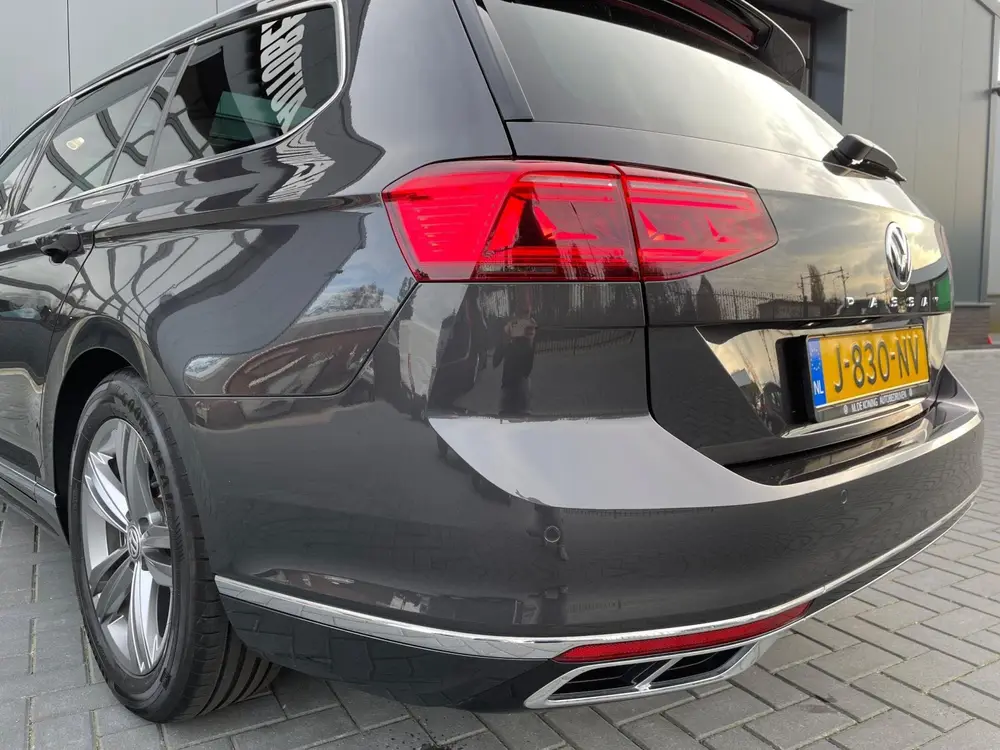 Volkswagen Passat Variant 1.5 TSI Elegance Business R-Line N uit 2020, foto 12