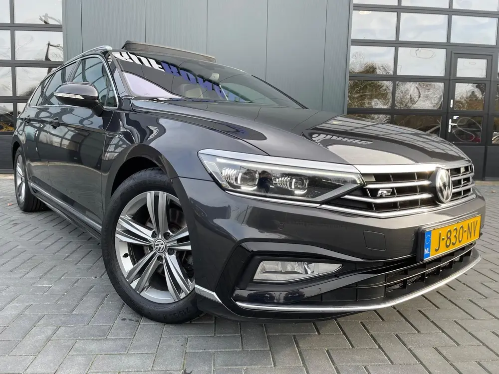 Volkswagen Passat Variant 1.5 TSI Elegance Business R-Line N uit 2020, foto 2