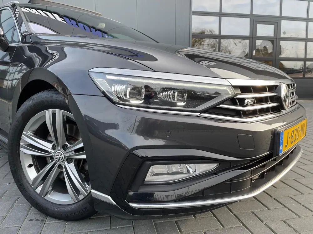 Volkswagen Passat Variant 1.5 TSI Elegance Business R-Line N uit 2020, foto 3