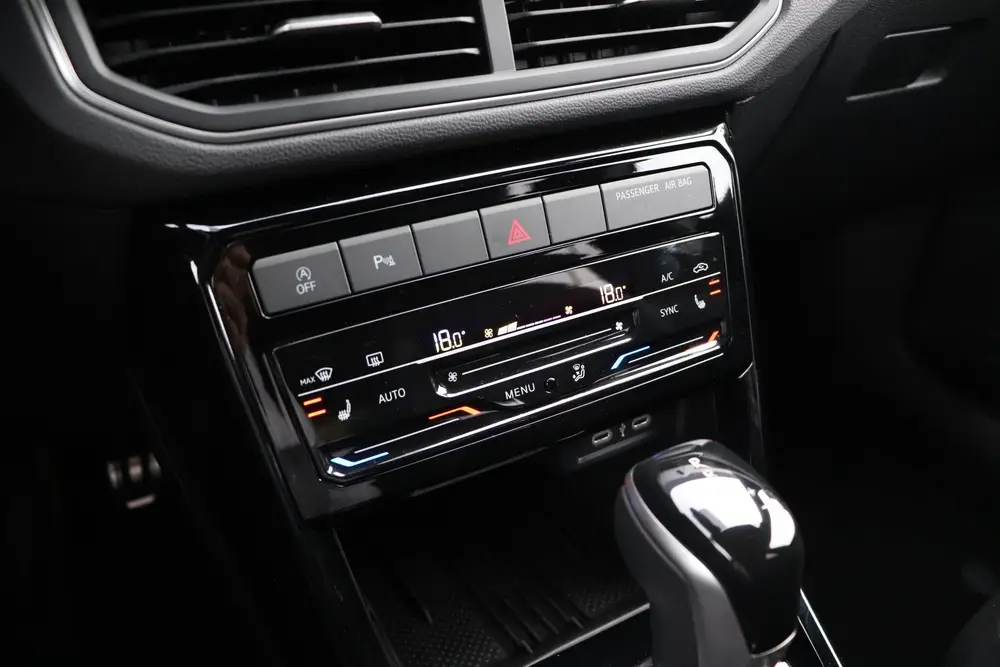 Volkswagen T-Cross 1.0 TSI R-Line DSG IQ Matrix ACC PDC uit 2025, foto 10