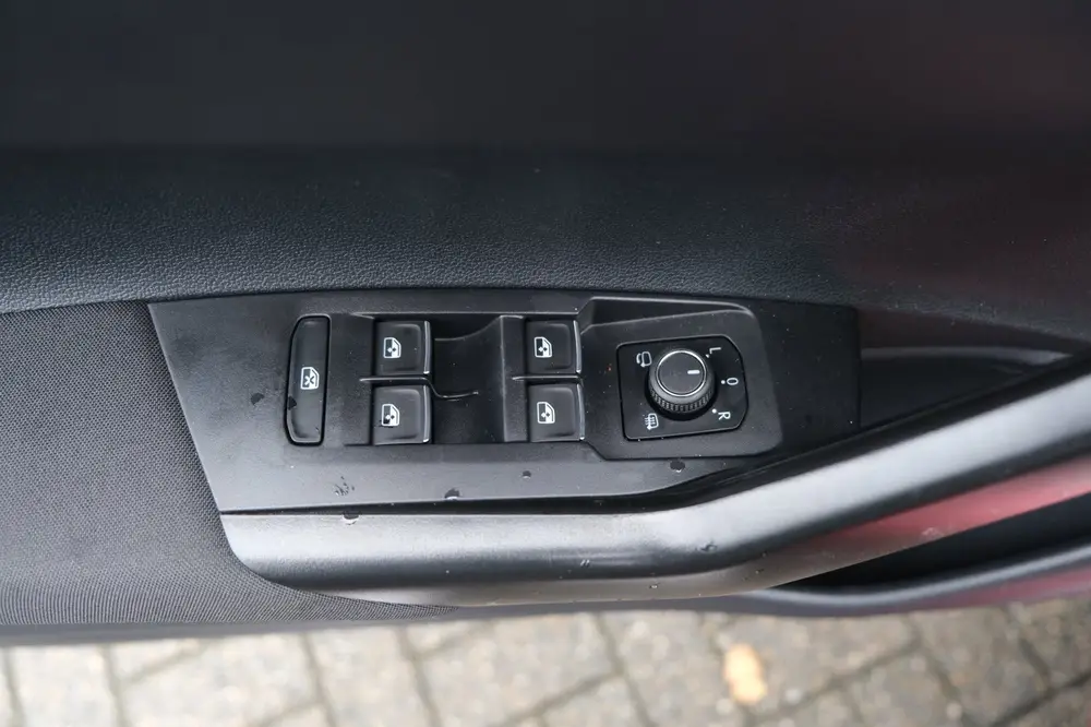 Volkswagen Taigo 1.5 TSI 2x R-Line 150PK DSG Pano IQ Matrix uit 2022, foto 13