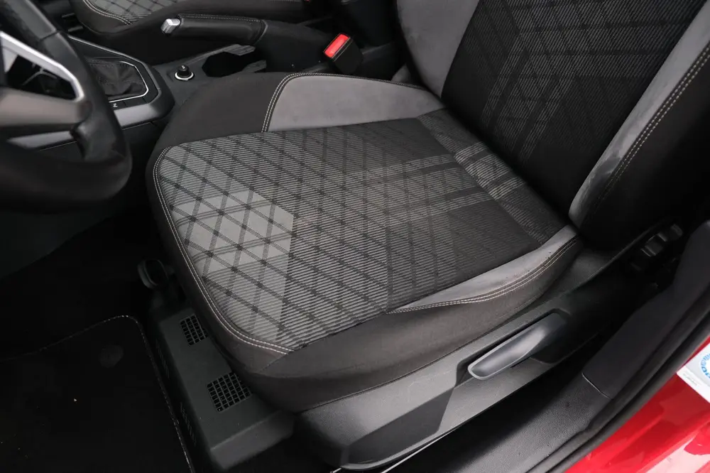 Volkswagen Taigo 1.5 TSI 2x R-Line 150PK DSG Pano IQ Matrix uit 2022, foto 5