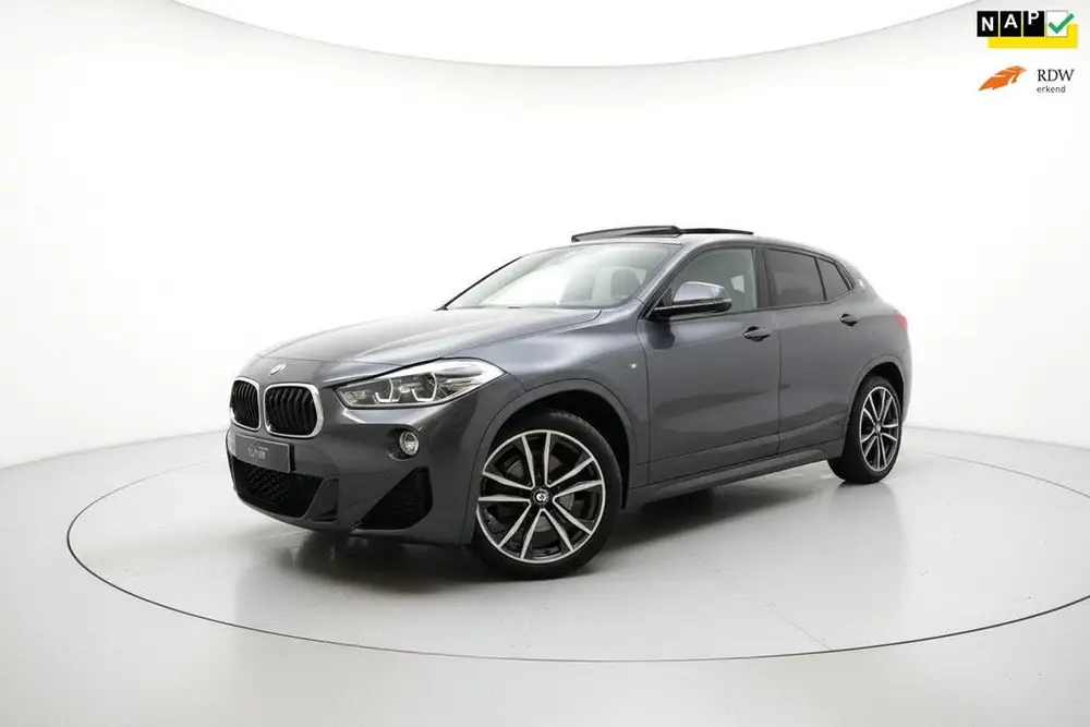 BMW X2 SDrive18i M SPORT PANO SFEER HUD LEER CAM TREKH uit 2019