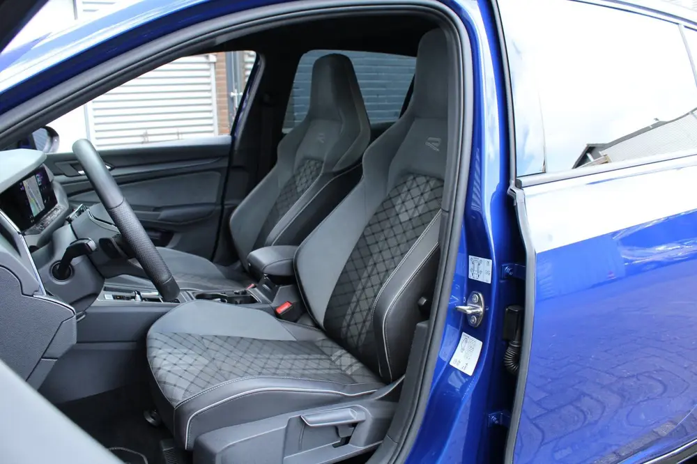 Volkswagen Golf 1.5 eTSI 150pk R-Line DSG7 Panoramadak IQ-Li uit 2021, foto 10