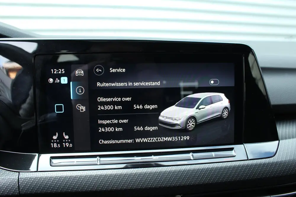 Volkswagen Golf 1.5 eTSI 150pk R-Line DSG7 Panoramadak IQ-Li uit 2021, foto 17