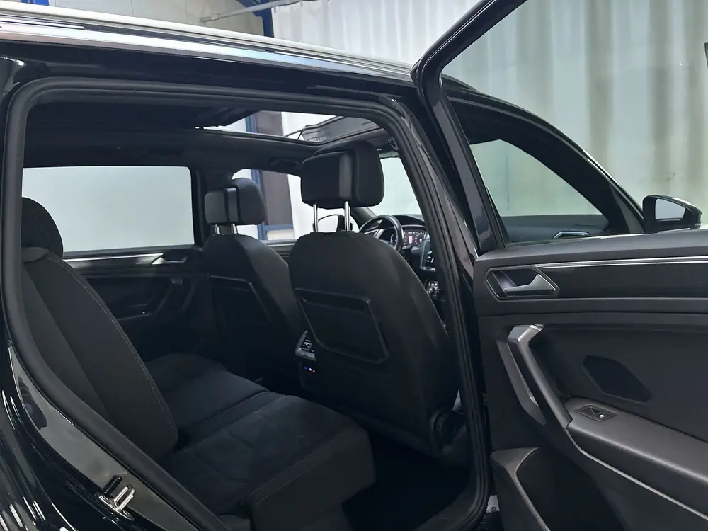 Volkswagen Tiguan Allspace 1.5 TSI 150pk DSG Highline Busine uit 2021, foto 16