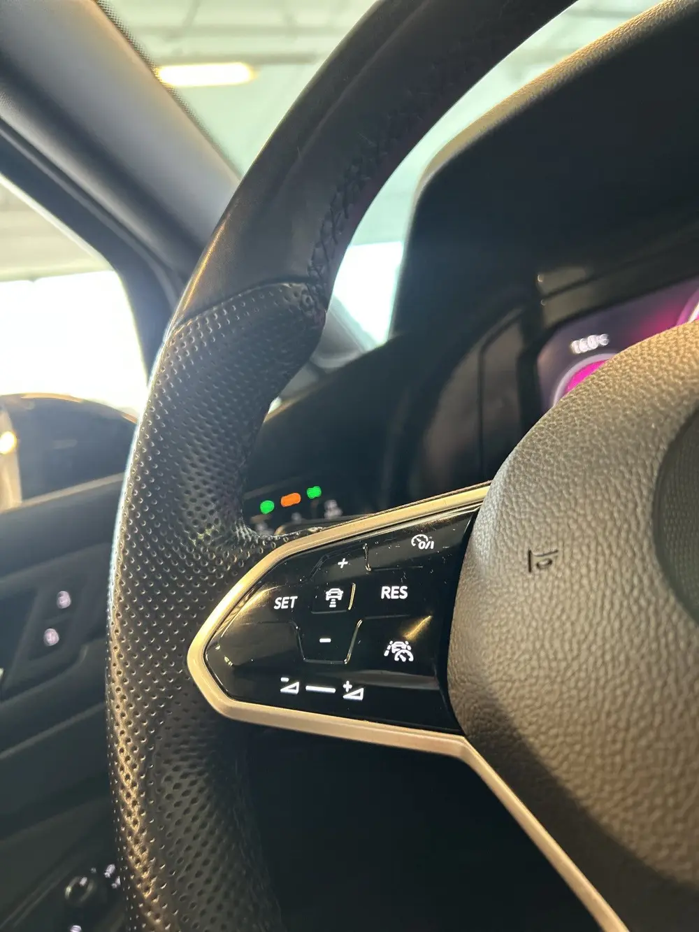 Volkswagen Golf 2.0 TSI GTI 330PK | Panoramadak | Custom uit uit 2020, foto 17