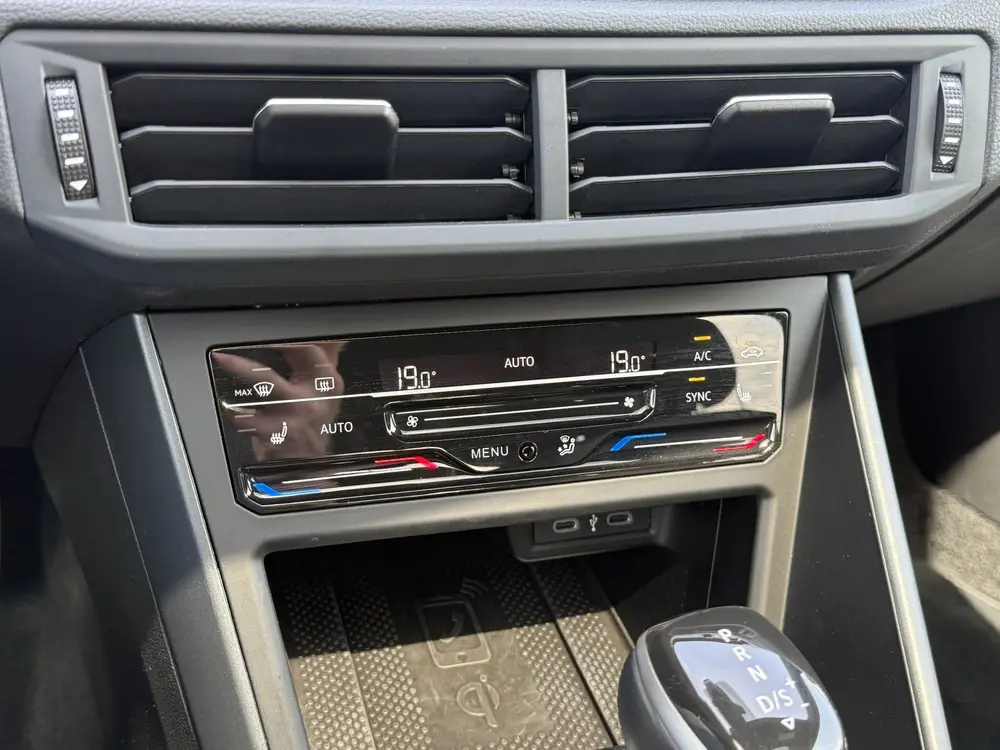 Volkswagen Polo 1.0 TSI DSG R-Line | Pano | IQ | Clima | Cam uit 2024, foto 19