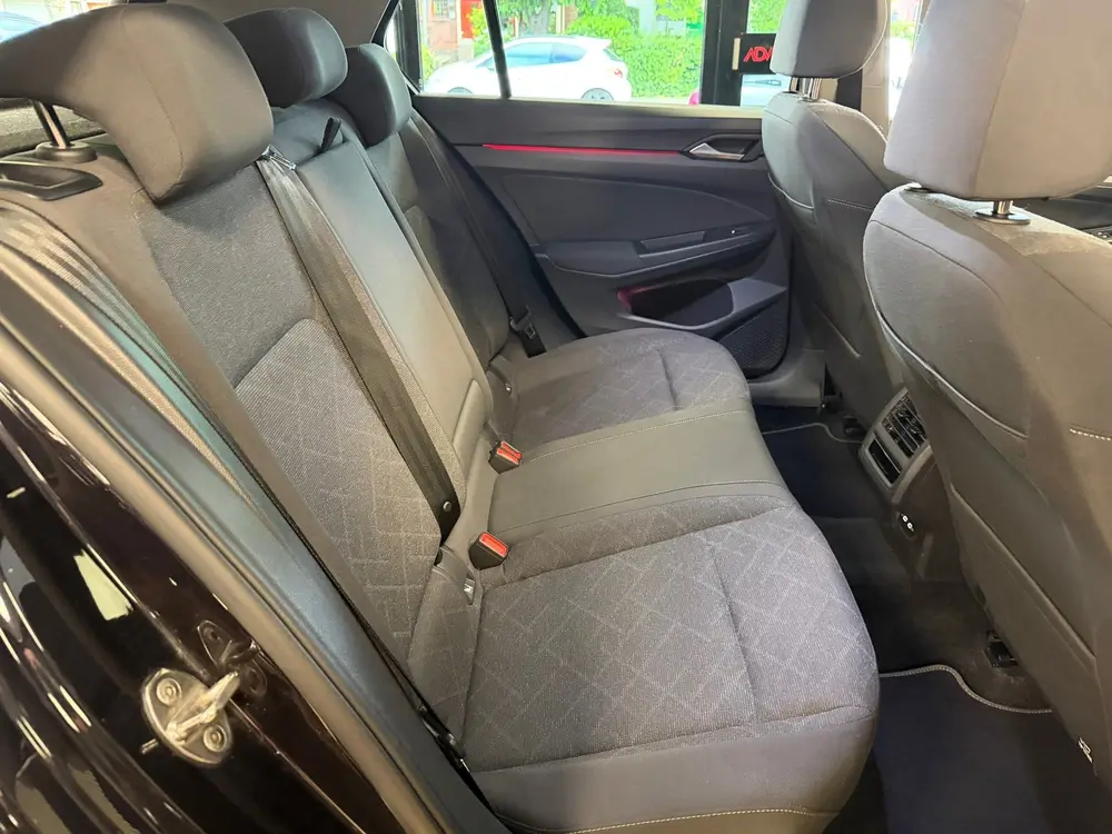 Volkswagen Golf 1.5 eTSI DSG PANO MASSAGE CAMERA VIRTUAL COC uit 2021, foto 11
