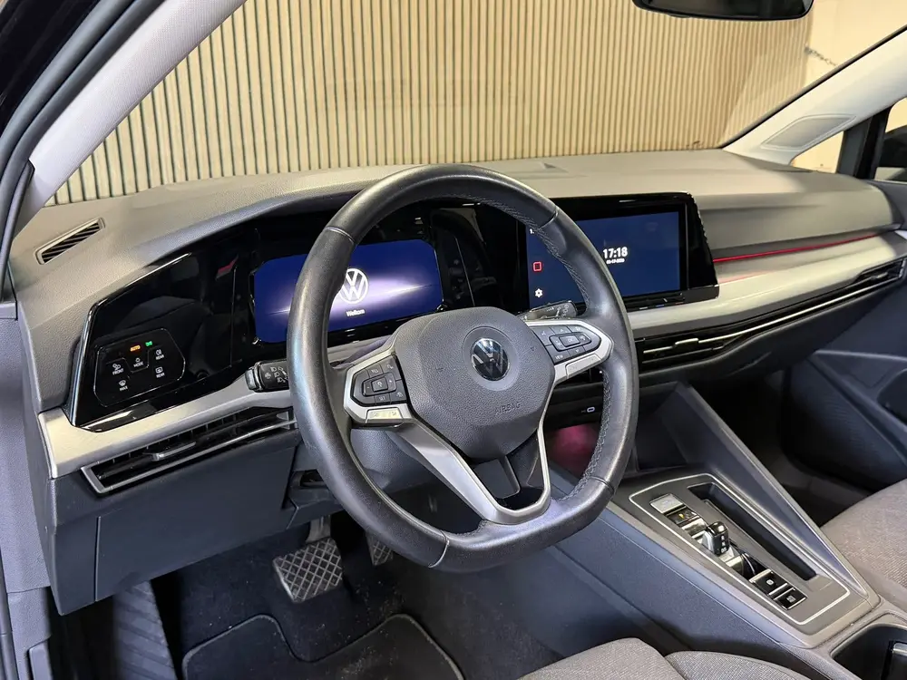 Volkswagen Golf 1.5 eTSI DSG PANO MASSAGE CAMERA VIRTUAL COC uit 2021, foto 14