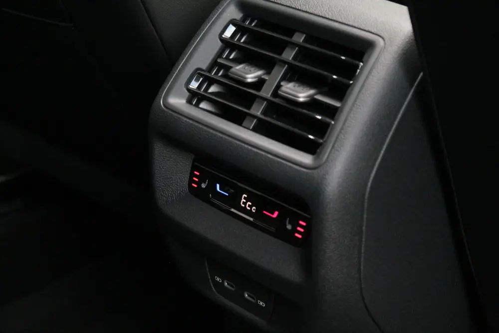 Volkswagen Tiguan 1.5 eHybrid R-Line Business | IQ | Pano | uit 2025, foto 14