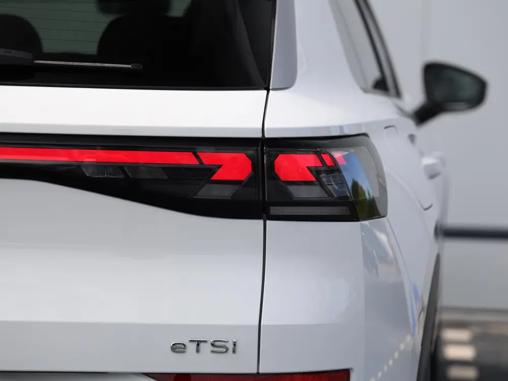 Volkswagen T-Roc 1.5 eTSI R-Line 150pk DSG | Led Matrix | Ca uit 2026, foto 16