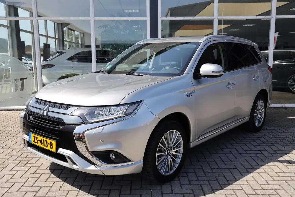 Mitsubishi Outlander 2.4 PHEV Pure+|Camera|Trekhaak|PDC| uit 2019, foto 15
