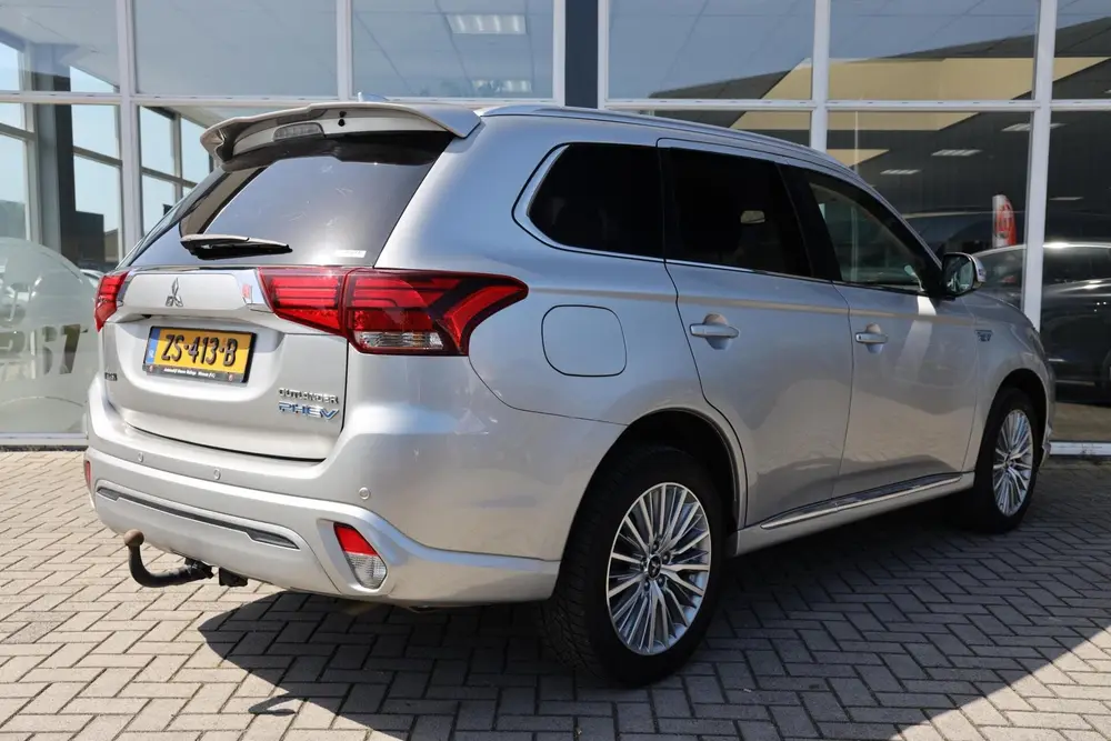 Mitsubishi Outlander 2.4 PHEV Pure+|Camera|Trekhaak|PDC| uit 2019, foto 3