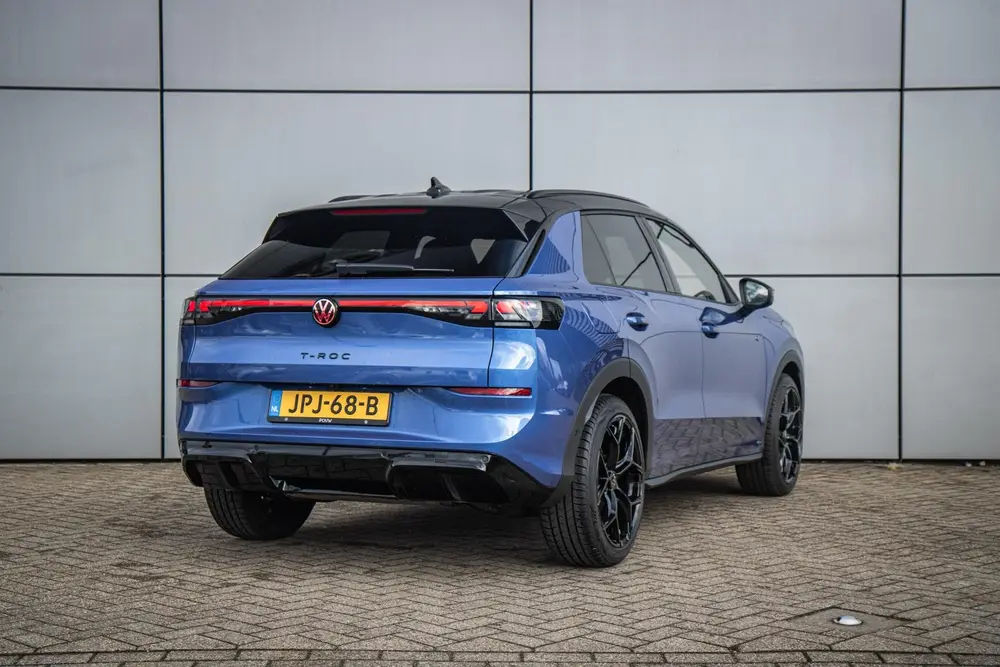 Volkswagen T-Roc 1.5 eTSI 150pk DSG R-Line First Edition | B uit 2025, foto 2