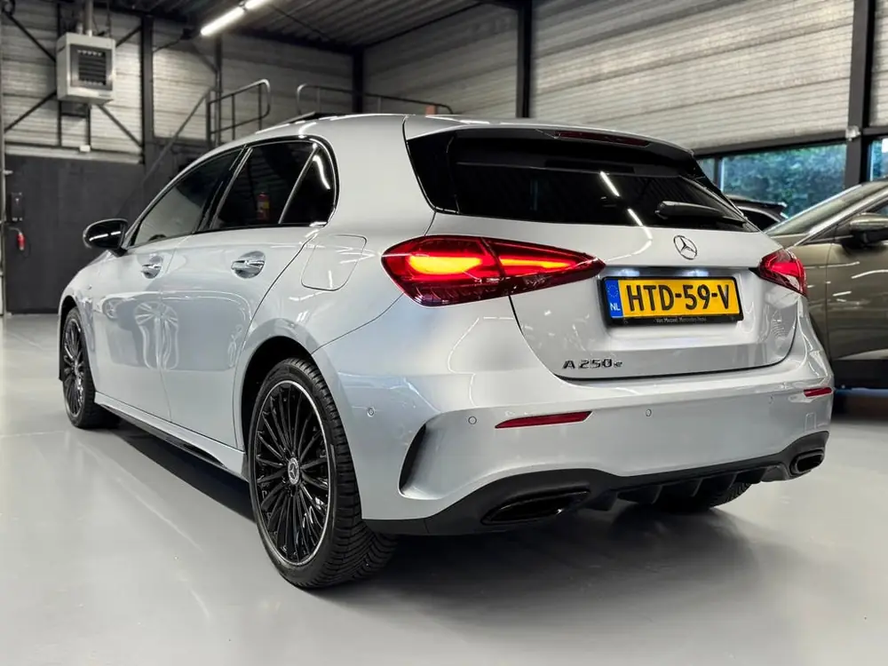 Mercedes-Benz A-Klasse 250 e Business Solution AMG l Pano l uit 2025, foto 2