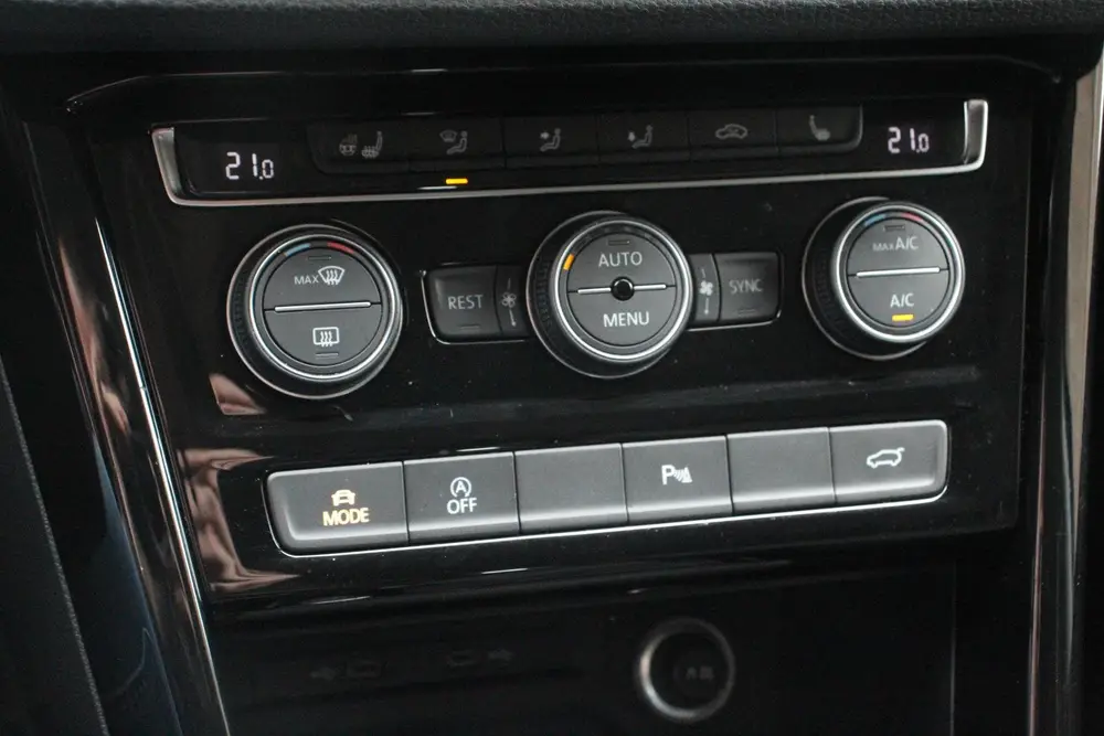 Volkswagen Touran 1.5 TSI DSG Highline 7p Navigatie Apple Ca uit 2021, foto 17