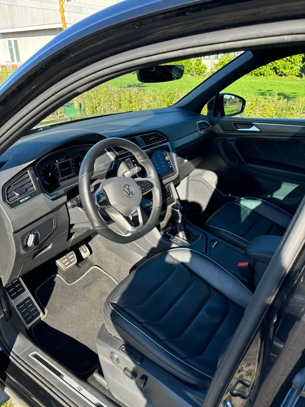 Volkswagen Tiguan 1.5 TSI ACT 150pk DSG 2020 Zwart uit 2020, foto 13