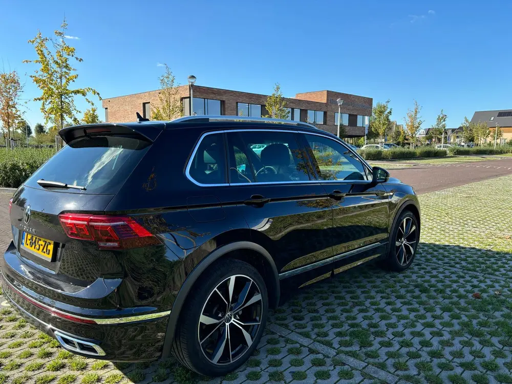 Volkswagen Tiguan 1.5 TSI ACT 150pk DSG 2020 Zwart uit 2020, foto 6