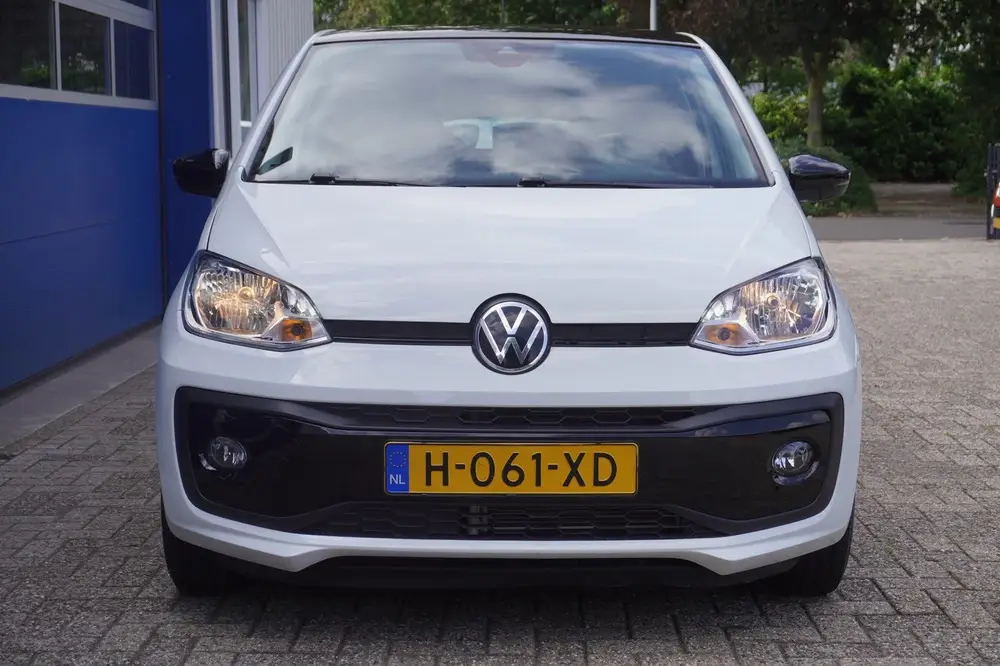 Volkswagen Up! 1.0 R-Line uit 2020, foto 2