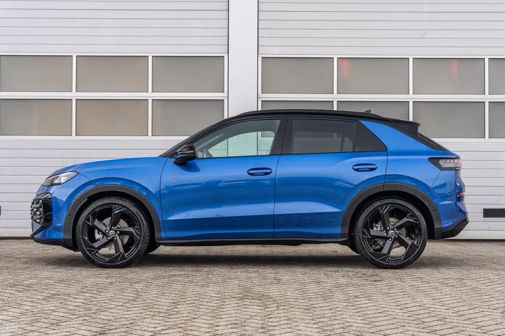 Volkswagen T-Roc 1.5 eTsi 150pk R-Line First Edition | Black uit 2026, foto 12