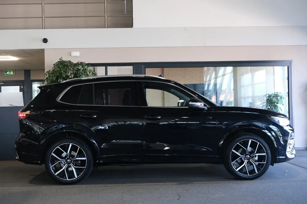 Volkswagen Tiguan 1.5 eTSI 2x R-Line DSG Pano IQ Matrix Trek uit 2024, foto 6