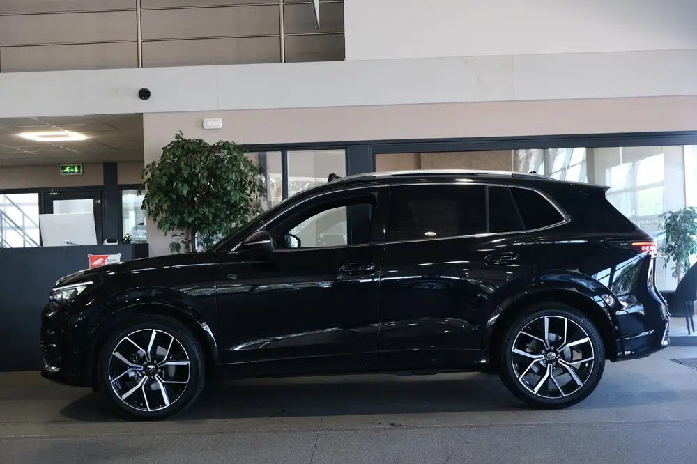 Volkswagen Tiguan 1.5 eTSI 2x R-Line DSG Pano IQ Matrix Trek uit 2024, foto 8