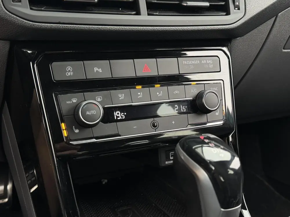 Volkswagen T-Cross 1.0 TSI R-line | Digital Cockpit | LED | uit 2019, foto 17