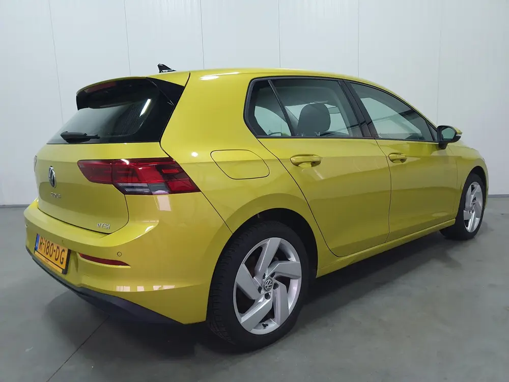 Volkswagen Golf 1.0 eTSI Life Business CARPLAY/CAMERA/DIG.CO uit 2021, foto 2