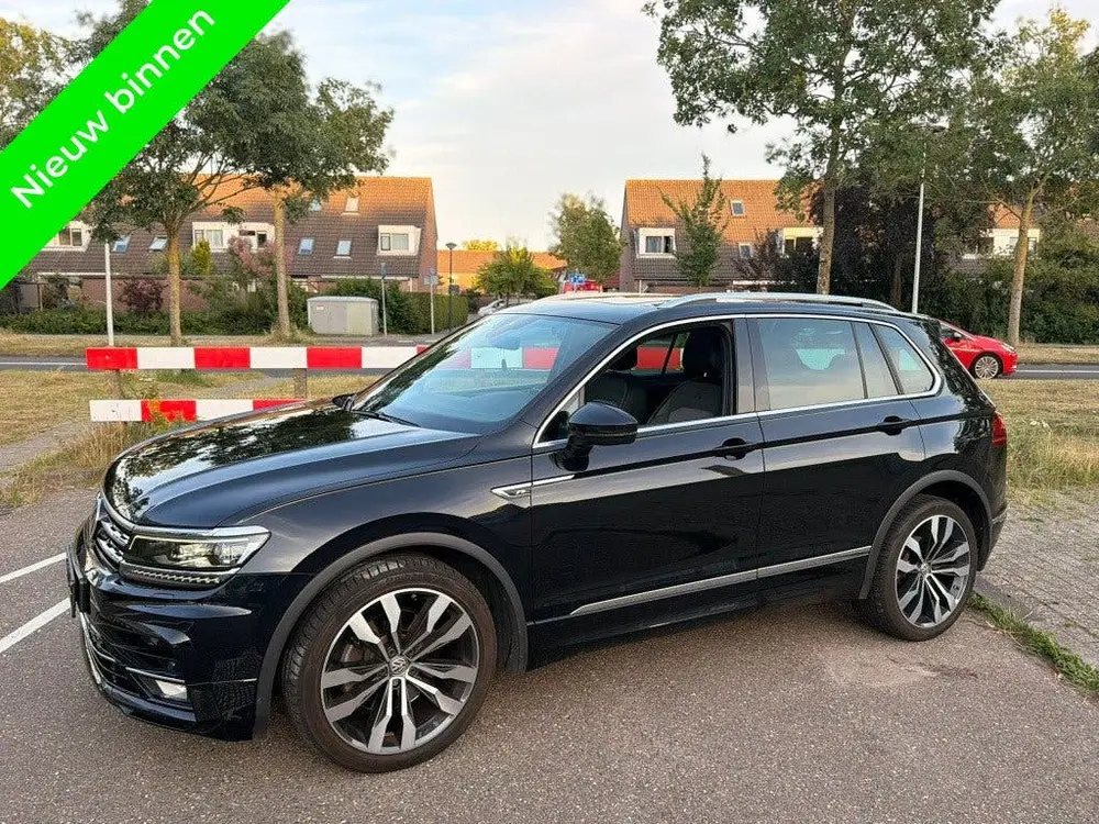 Volkswagen Tiguan 2.0 TSI 4M | Pano | ACC | 20'' Velgen | uit 2019