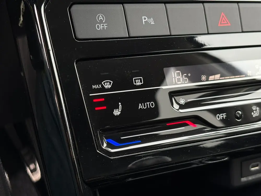 Volkswagen T-Cross 1.0 TSI Life | Navi, Carplay/Android, PDC uit 2023, foto 19