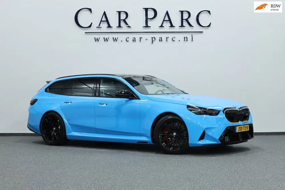 BMW 5-Serie Touring M5 INDIVIDUAL RIVIERA BLUE/M DRIVERS PRO uit 2025